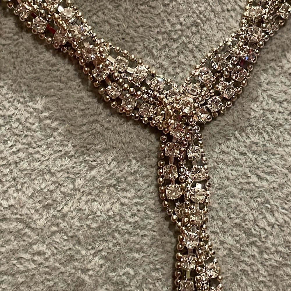 V Style Rhinestone Necklace - Picture 2 of 8